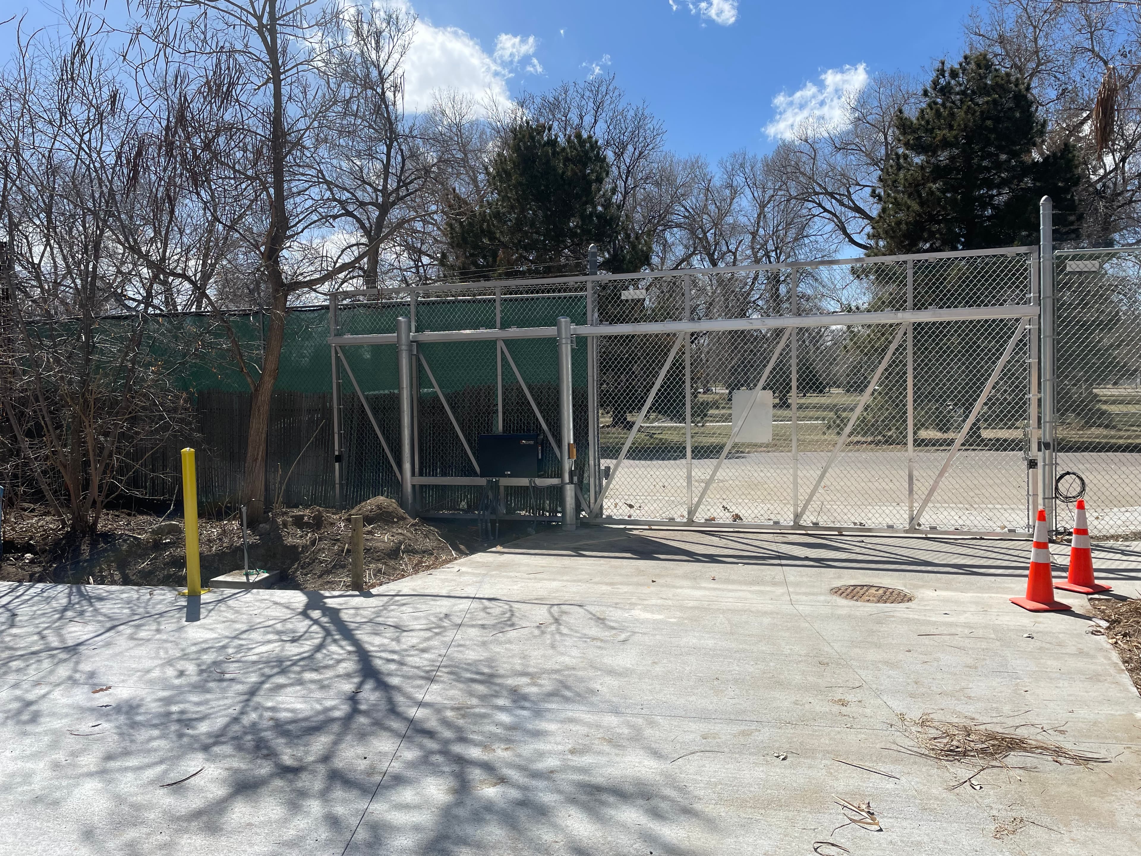 Aluminum automated cantilever chain-link slide gate with enclosed track and H-Brace pedestal in Denver, CO