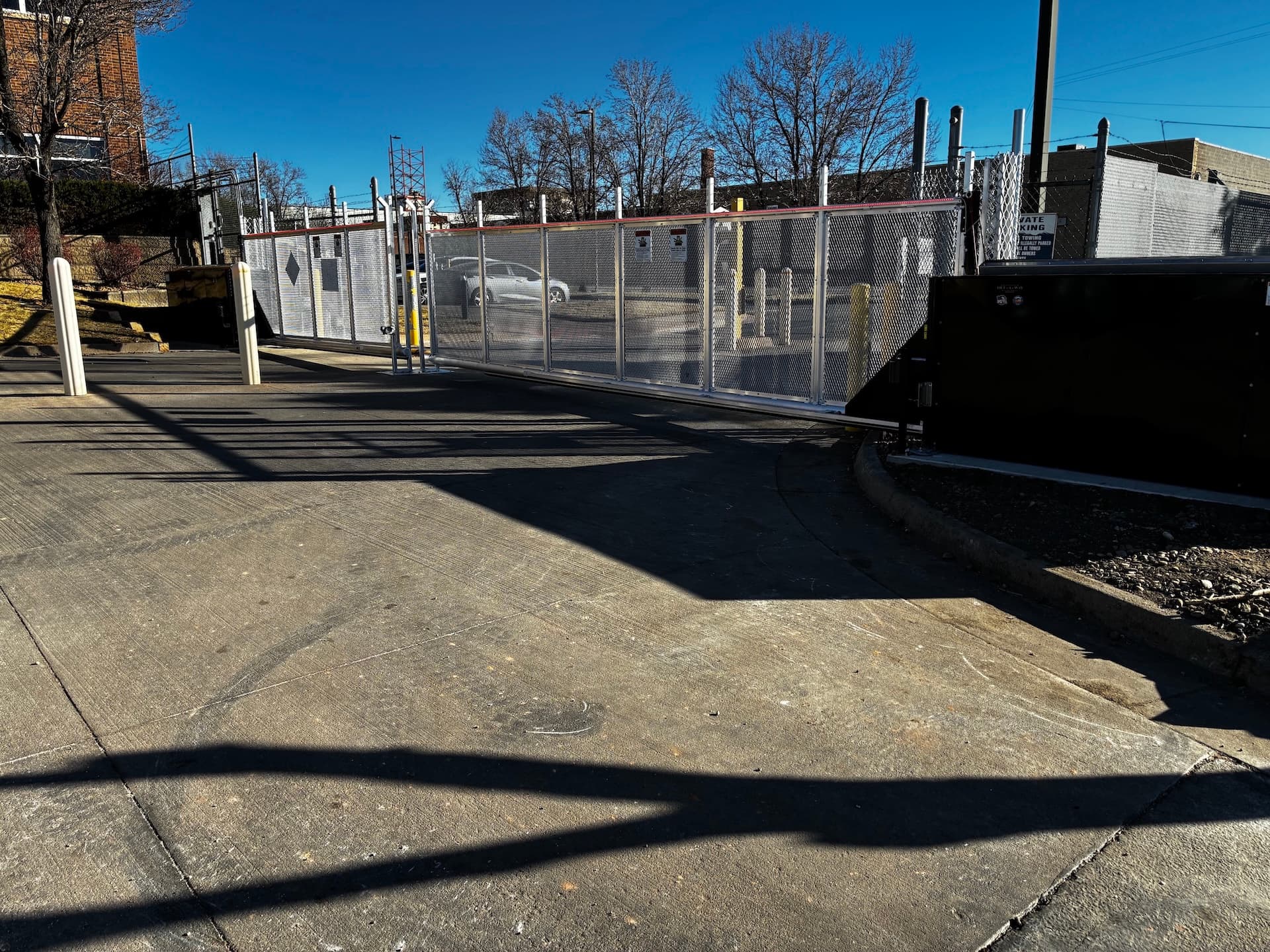 hydraulic vertical pivot lift gate privacy mesh denver